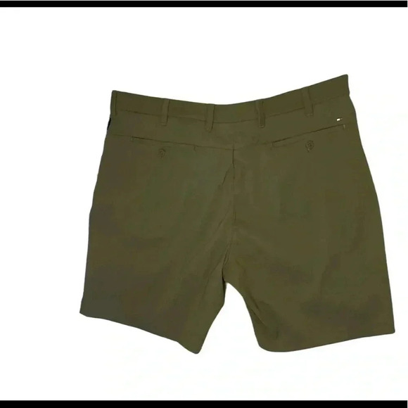 Tommy Hilfiger army green 9 inch flex shorts sz 42 - Picture 2 of 6